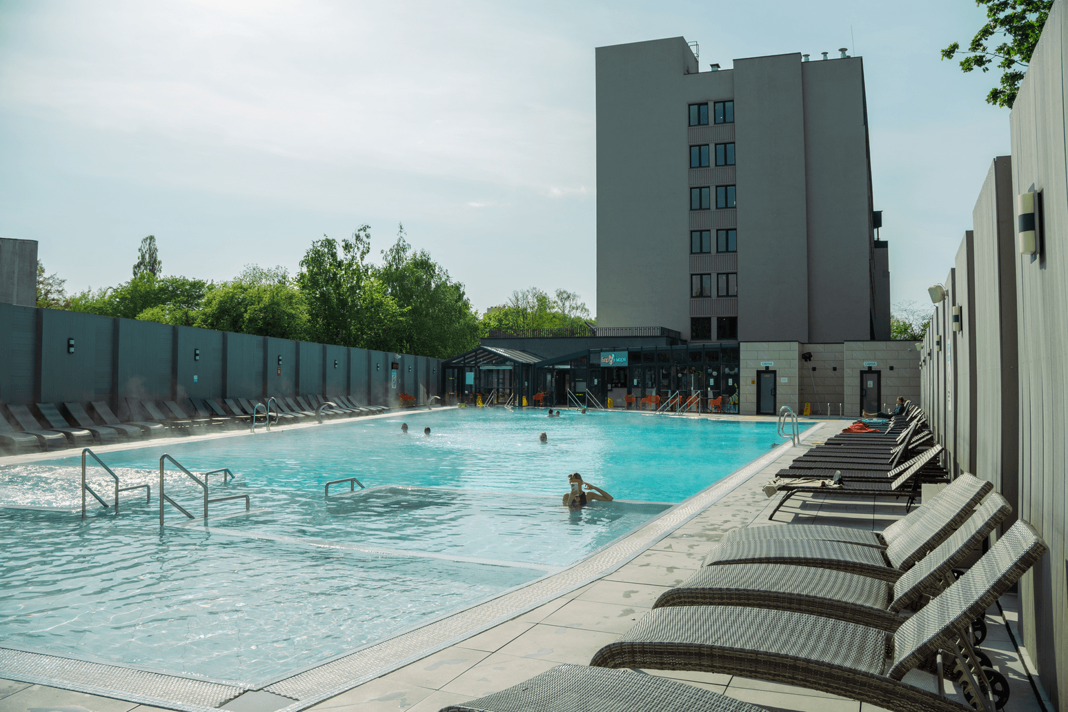 Бассейн под открытым небом